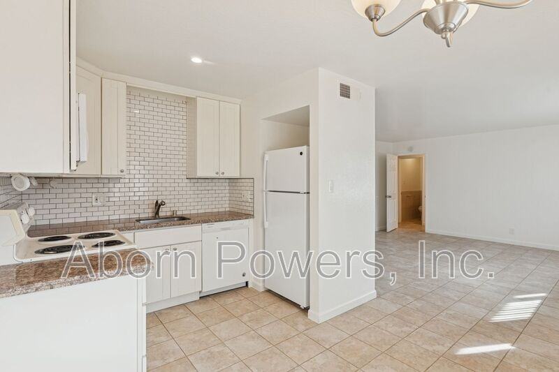 4445 Riverside Blvd - Photo 7 of 16