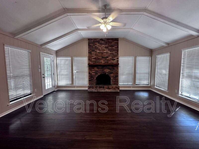 784 Holly Hills Dr - Photo 3 of 18