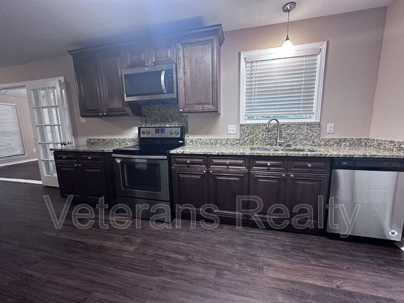 784 Holly Hills Dr - Photo 4 of 18