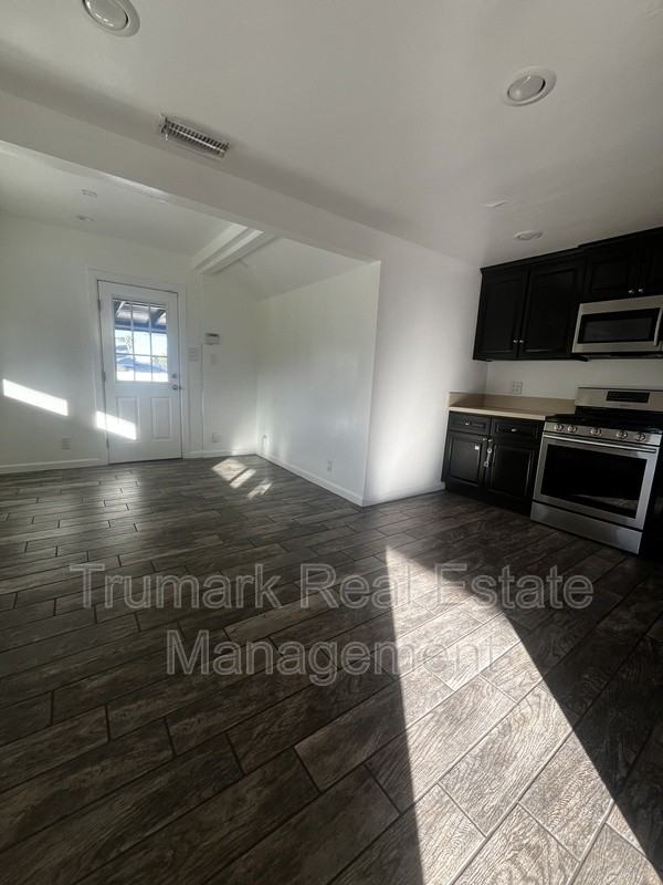 8409 Wentworth St - Photo 7 of 20