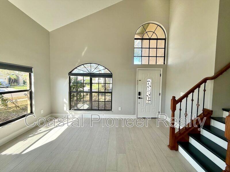 8758 Huntfield St - Photo 4 of 33