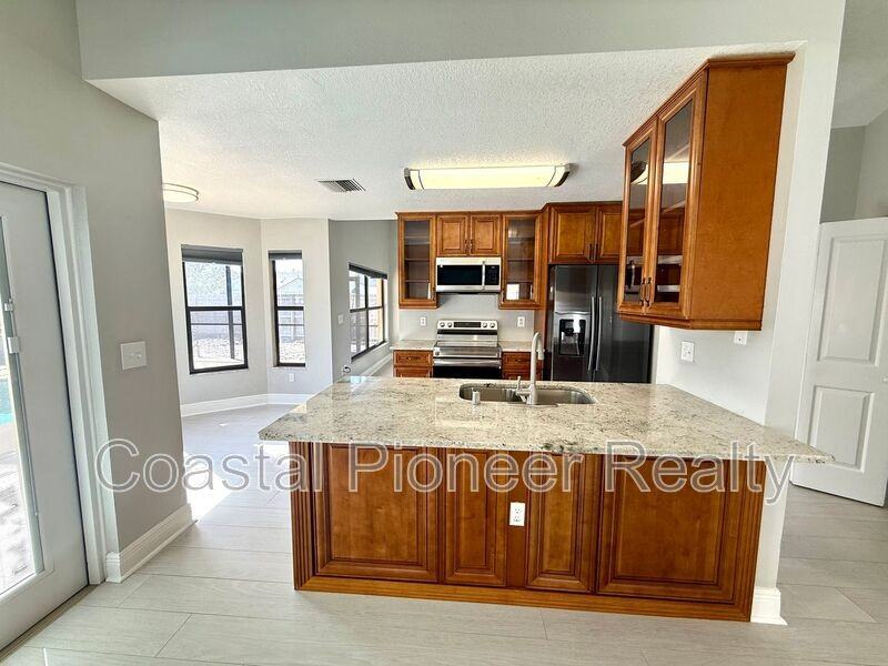 8758 Huntfield St - Photo 7 of 33