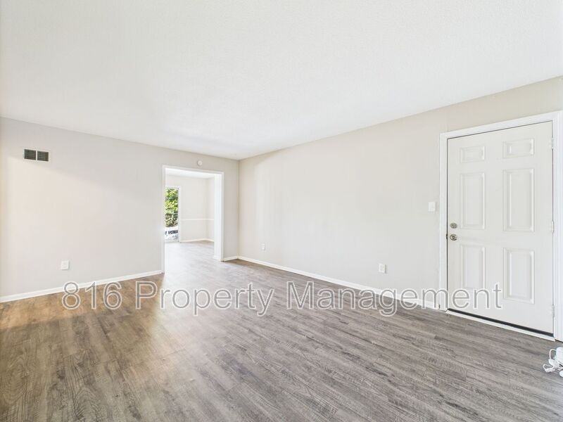 8030 Campbell St Kansas City - Photo 2 of 15