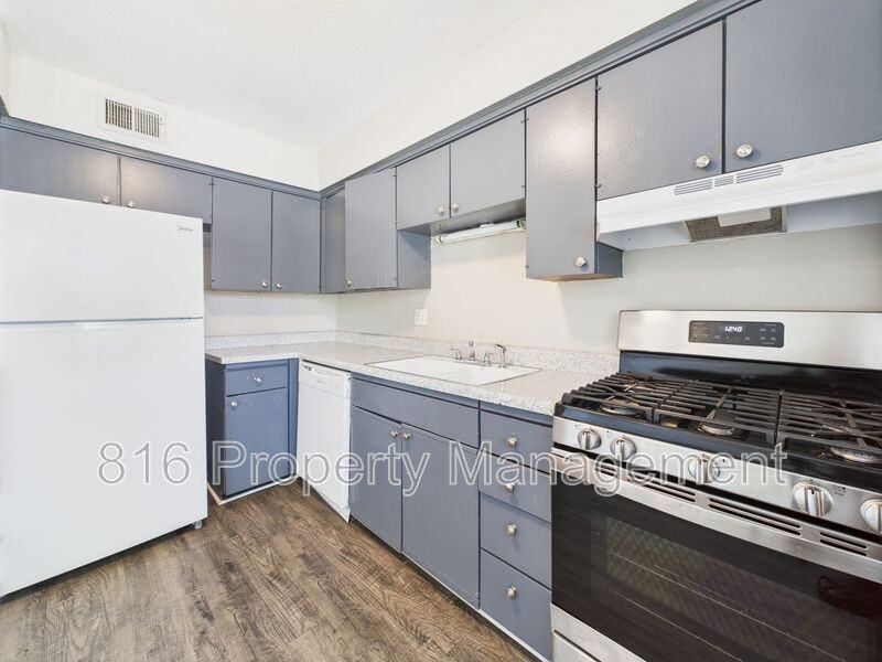 8030 Campbell St Kansas City - Photo 7 of 15