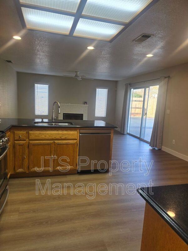 6421 Noble House Ct - Photo 6 of 21