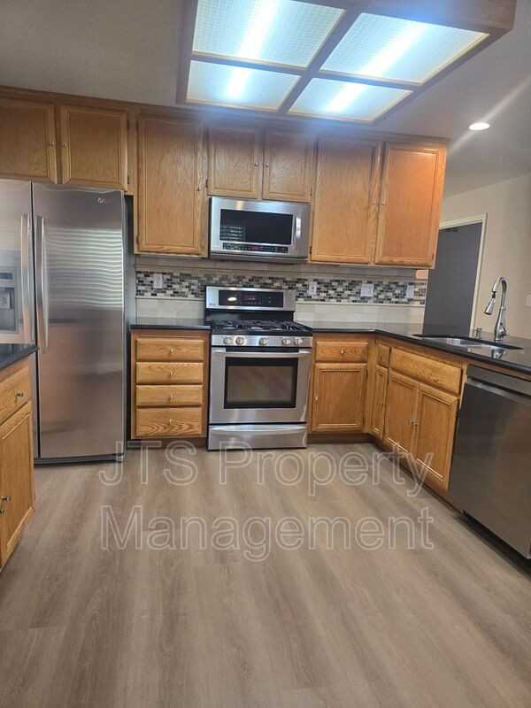 6421 Noble House Ct - Photo 7 of 21