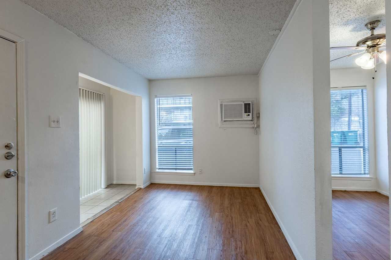 1011 W 23rd St #101 - Photo 5 of 12
