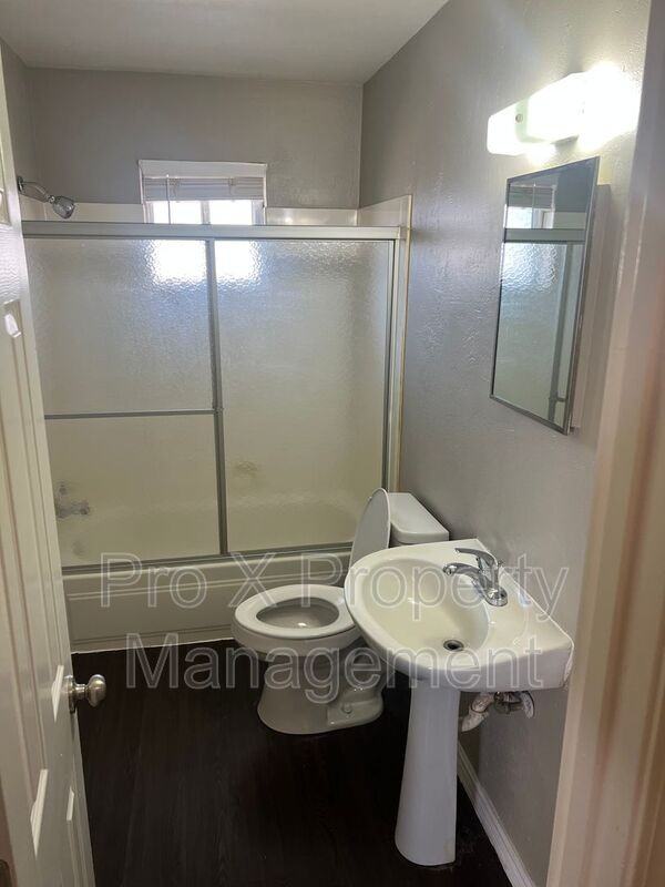 2929 E University St #11 - Photo 6 of 10