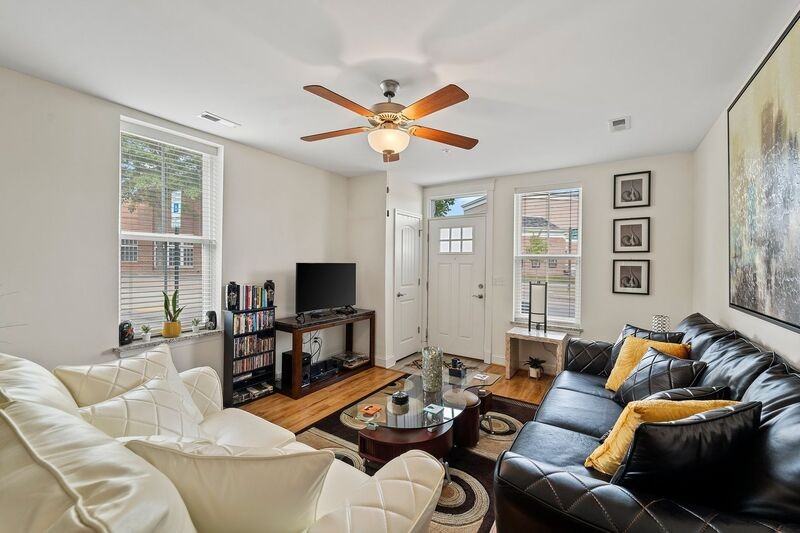 4307 Fountain Square Plz - Photo 7 of 23