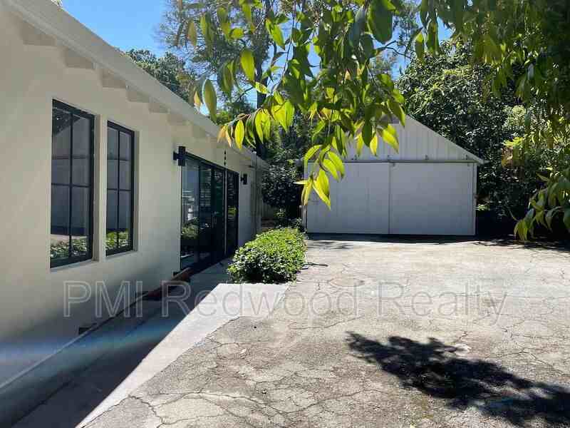 101 Acacia Ln - Photo 3 of 33