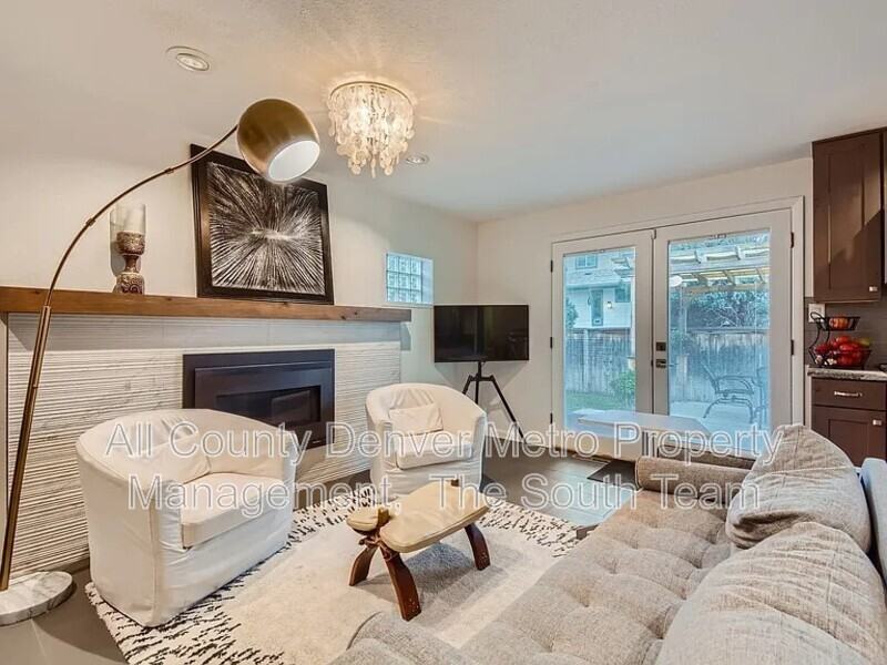 645 S Glencoe St - Photo 2 of 12