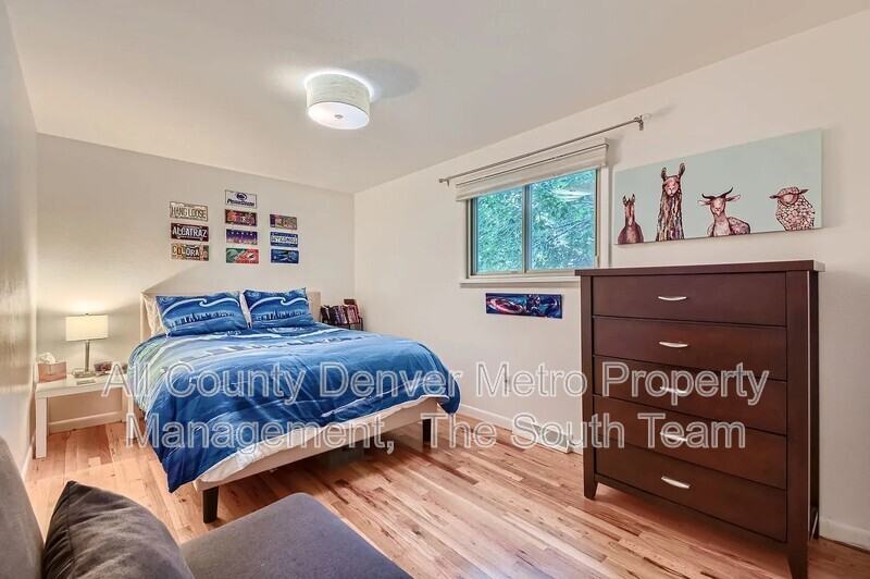 645 S Glencoe St - Photo 4 of 12