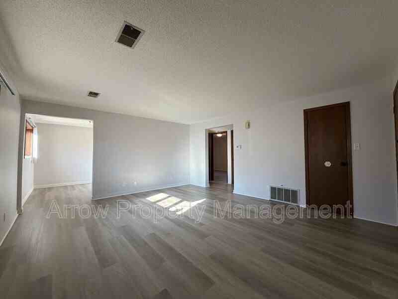 424 N 4th St #5 - Photo 3 of 13