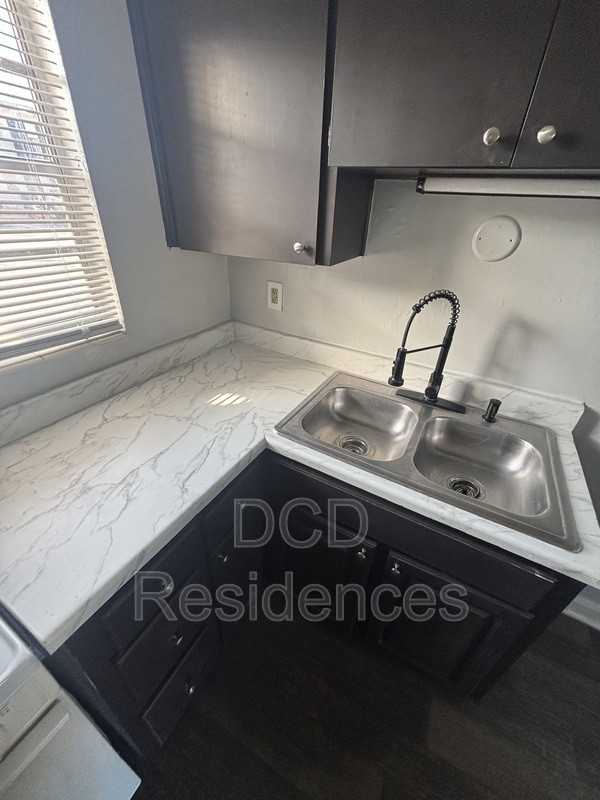 1101 Lee Rd - Photo 6 of 14