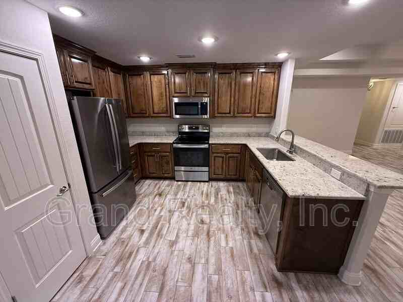 4999 Creekside Ln - Photo 7 of 26