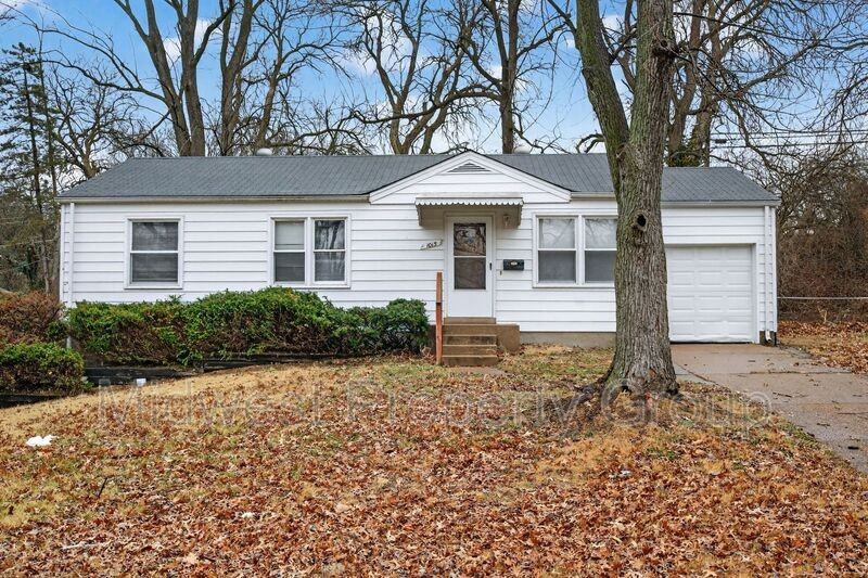 1015 Avant Dr - Photo 2 of 25