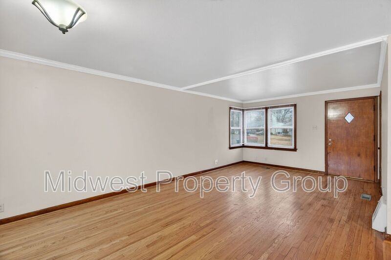 1015 Avant Dr - Photo 4 of 25