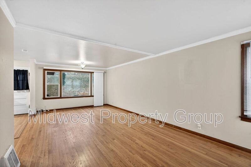 1015 Avant Dr - Photo 5 of 25