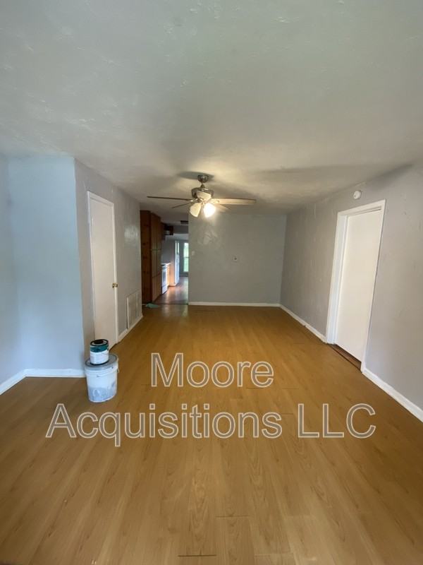 810 W Day St - Photo 2 of 17