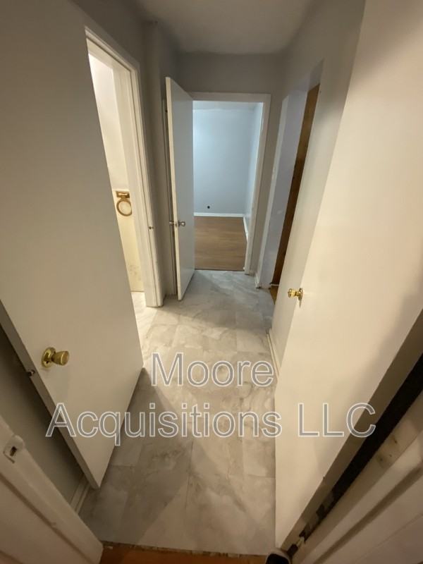 810 W Day St - Photo 4 of 17