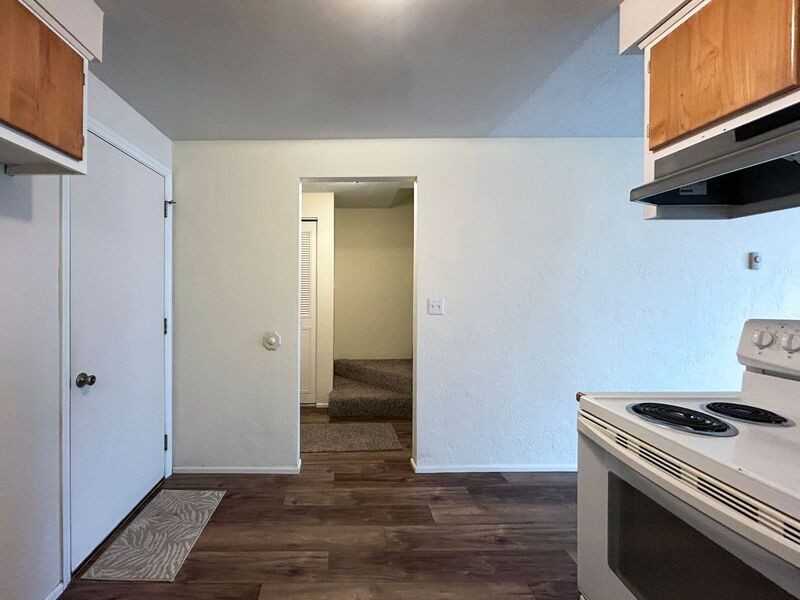 267 S 40th St - Photo 7 of 15