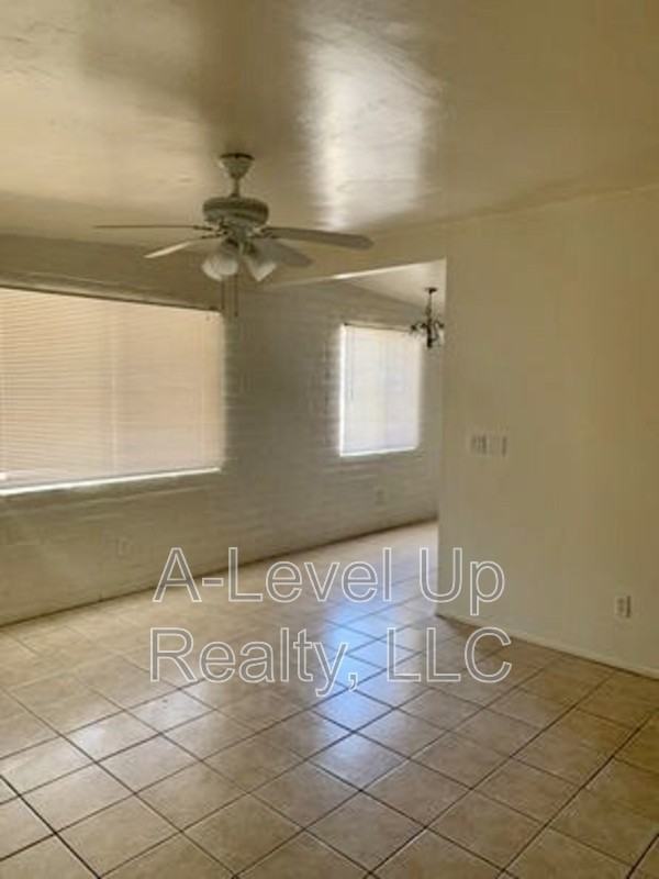 316 E Elm St - Photo 3 of 40