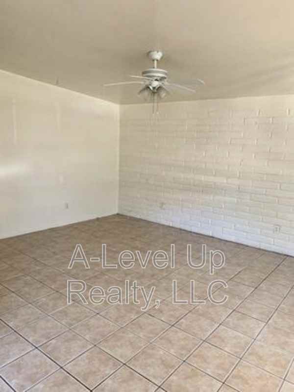 316 E Elm St - Photo 4 of 40