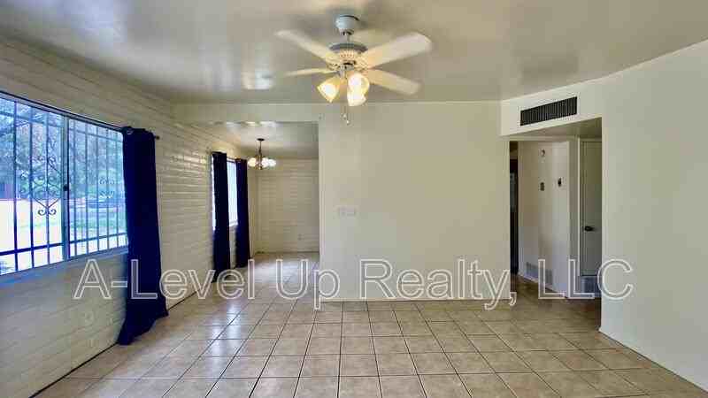 316 E Elm St - Photo 5 of 40