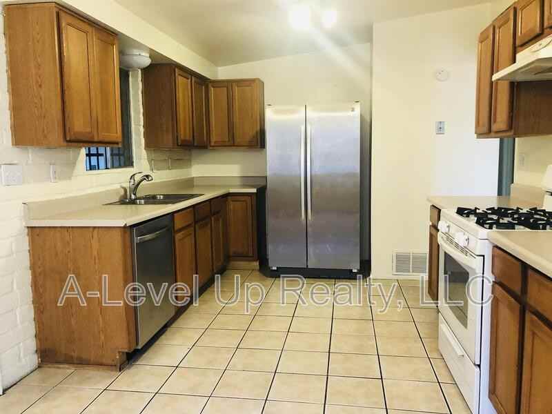 316 E Elm St - Photo 6 of 40