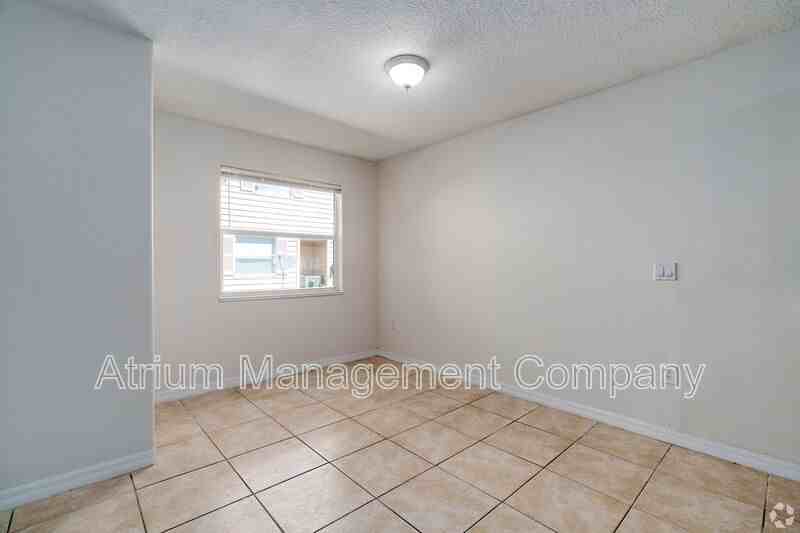 2217 Harrison St - Photo 4 of 18