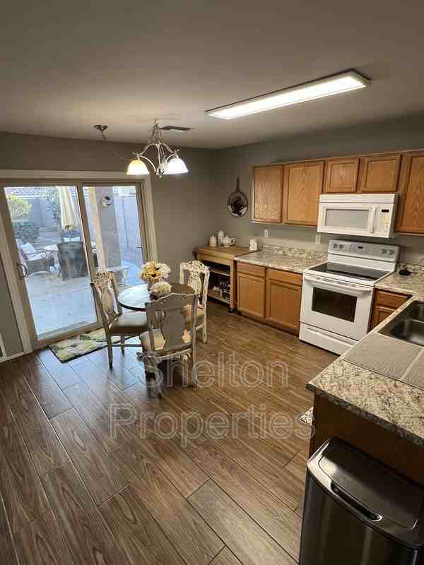 15439 W Cortez St - Photo 4 of 18