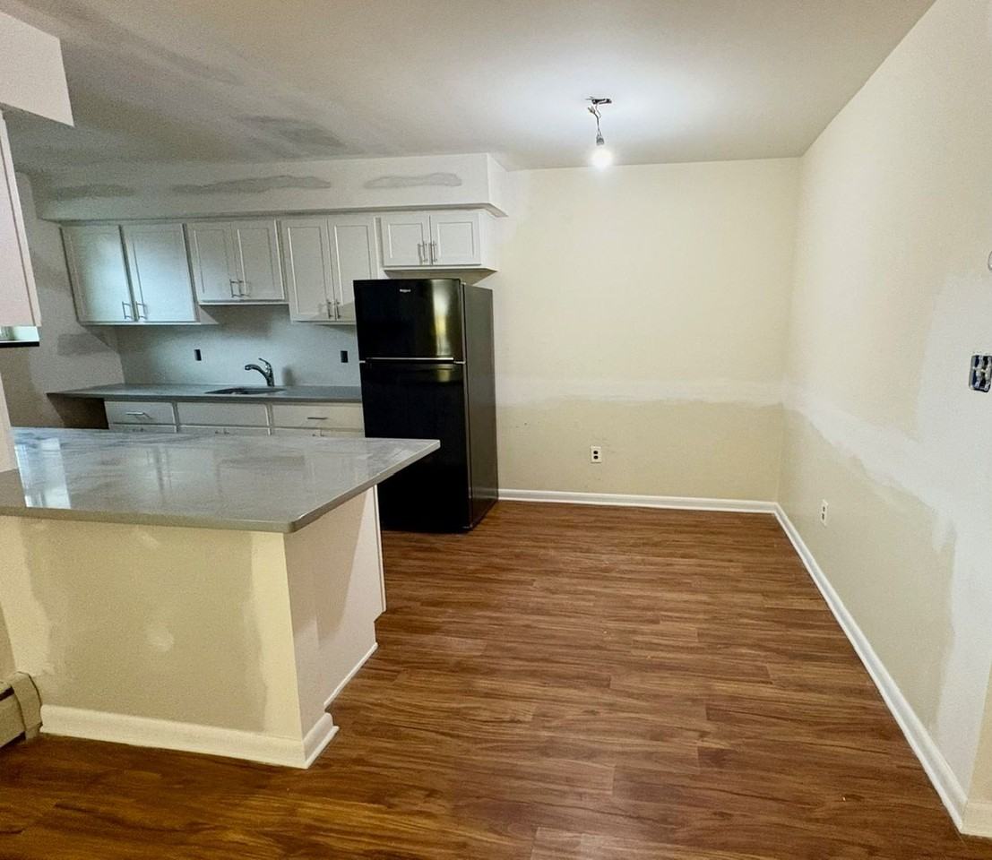 Mohawk Manor - Photo 6 of 23