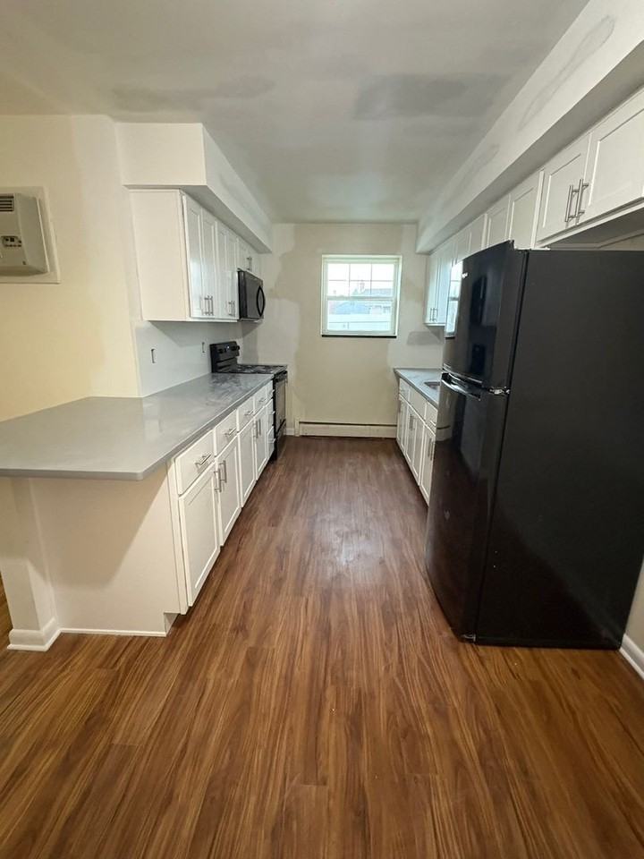 Mohawk Manor - Photo 7 of 23