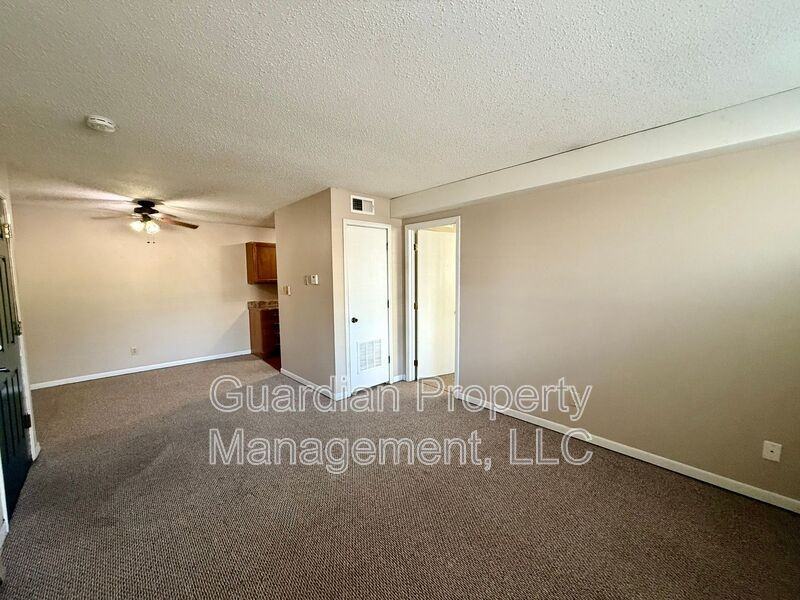 1010 N Walnut St #3 - Photo 4 of 10