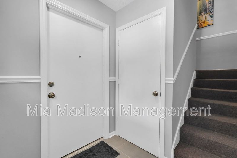 111 E Mell St #7 - Photo 2 of 17