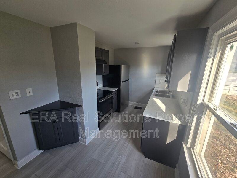 2578 Mcguffey Rd - Photo 3 of 9