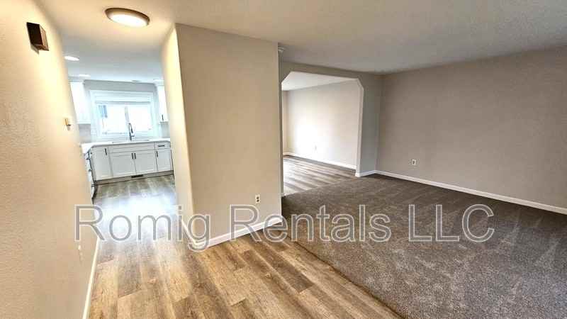 10032 Ne 19th St - Photo 4 of 27