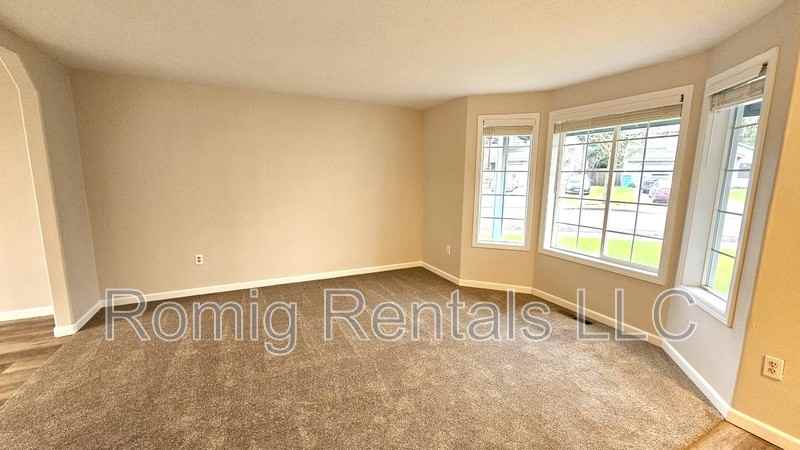 10032 Ne 19th St - Photo 5 of 27