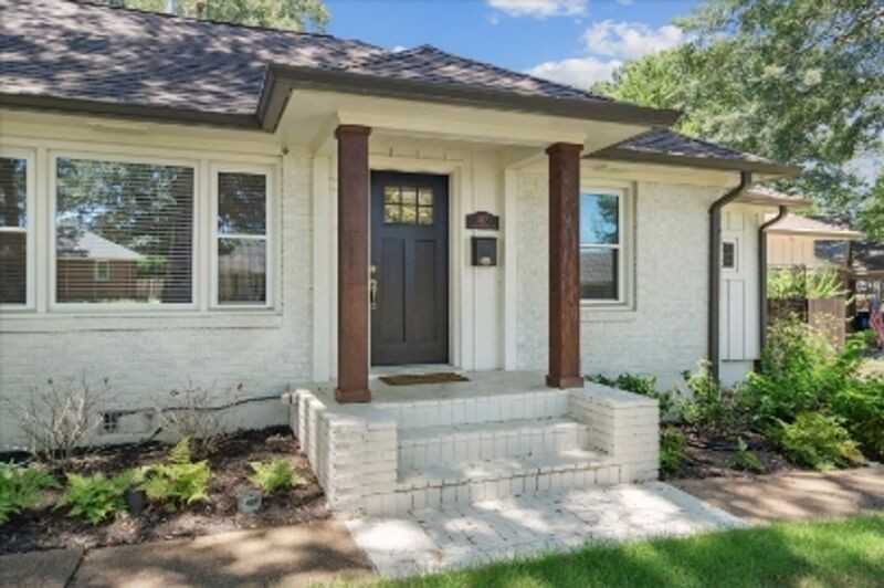 847 S Mendenhall Rd - Photo 3 of 29