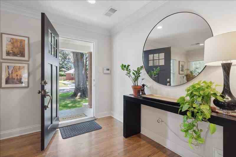 847 S Mendenhall Rd - Photo 4 of 29