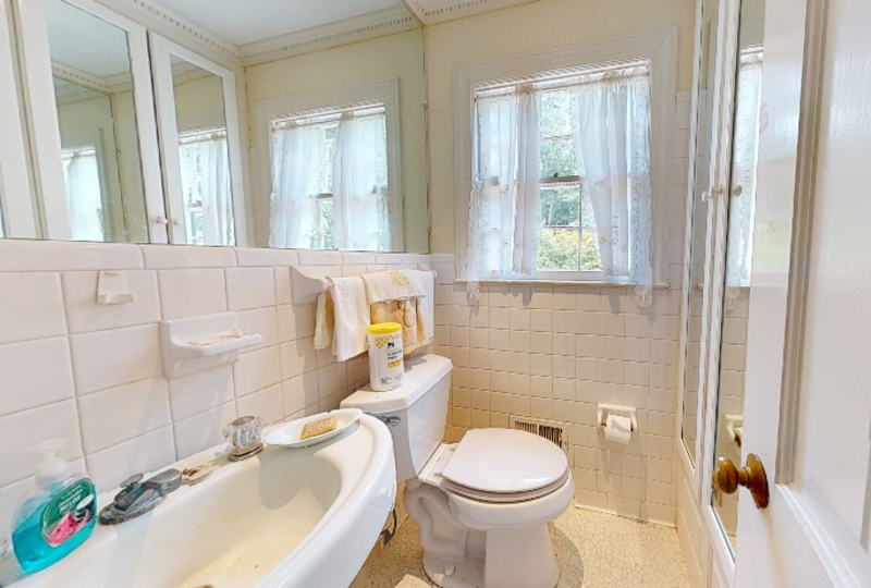 221 Magnolia Ln - Photo 4 of 23