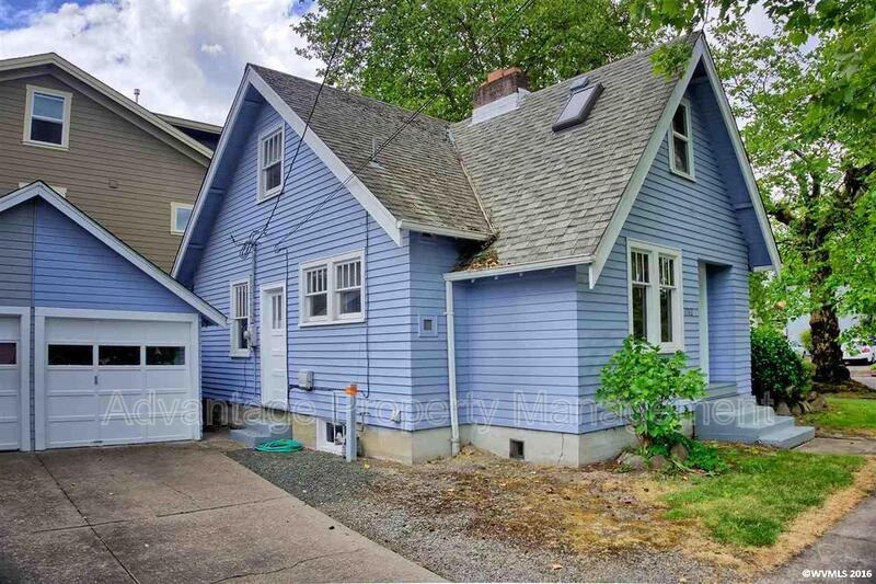 1762 Nw Harrison Blvd - Photo 2 of 26