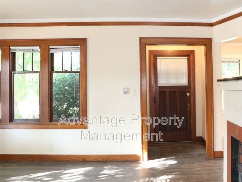 1762 Nw Harrison Blvd - Photo 4 of 26