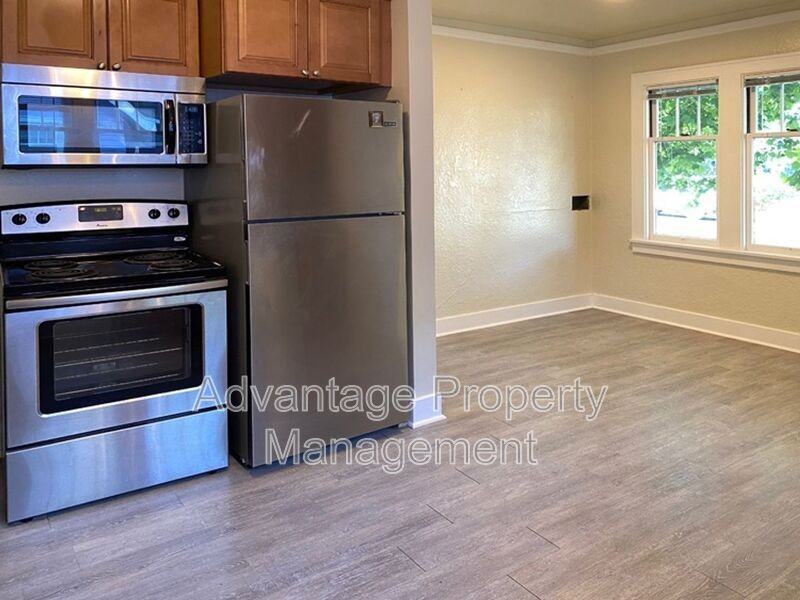 1762 Nw Harrison Blvd - Photo 7 of 26