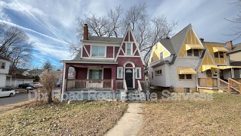 1303 Kumler Ave - Photo 3 of 37