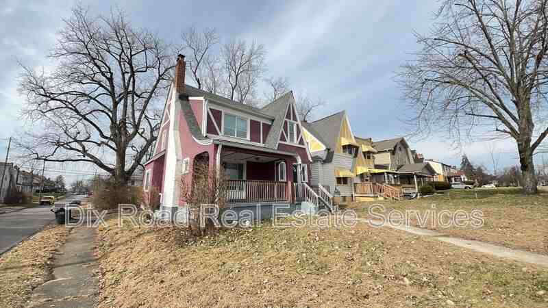 1303 Kumler Ave - Photo 4 of 37