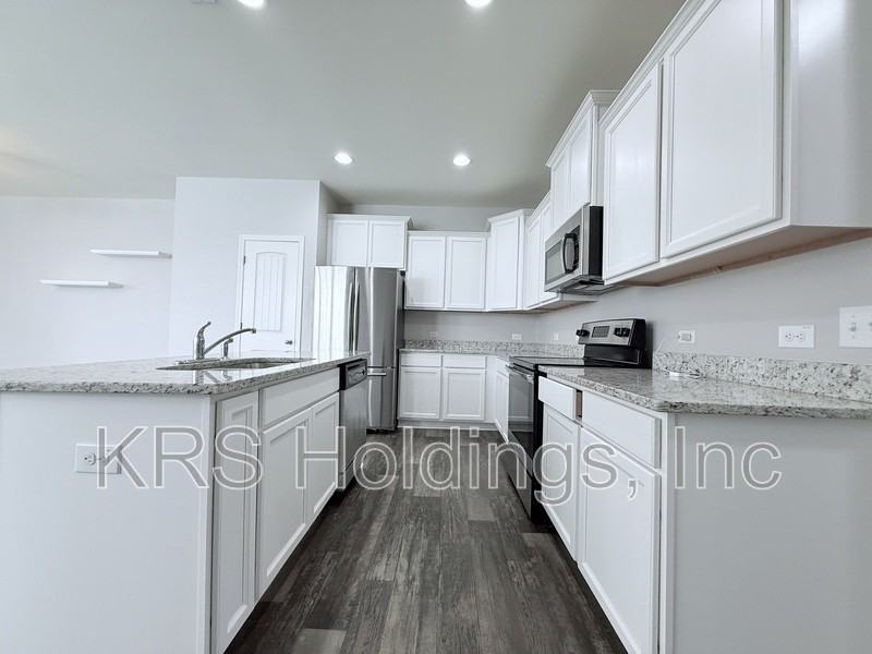 81 Hill Shore Ln - Photo 4 of 23