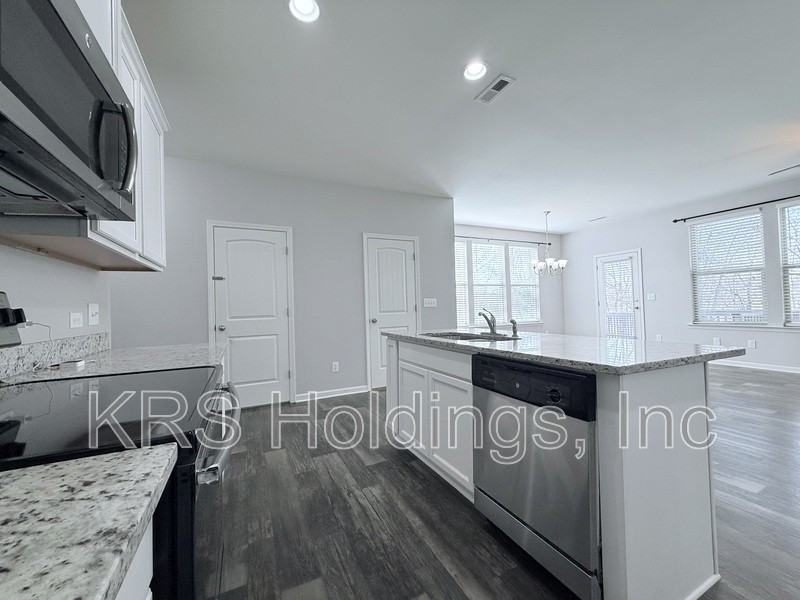 81 Hill Shore Ln - Photo 5 of 23