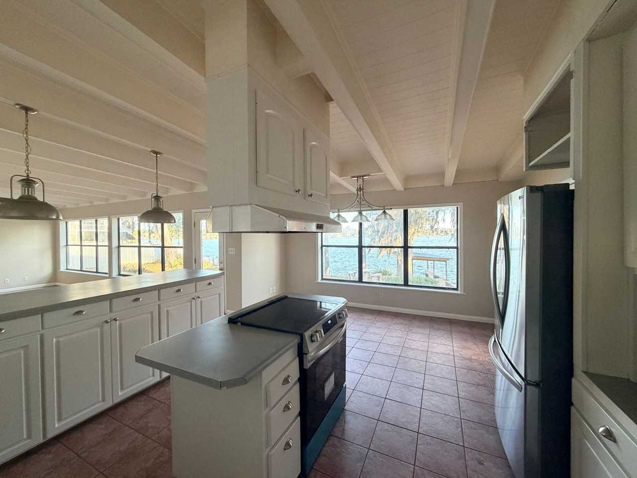 5976 Seville Dr - Photo 4 of 28