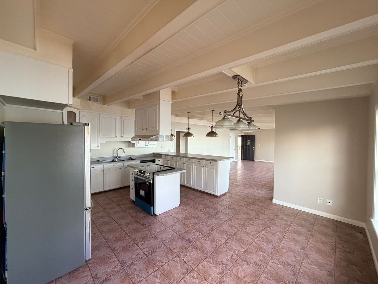 5976 Seville Dr - Photo 5 of 28